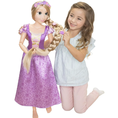 Bambola Rapunzel da 80 cm – Magia, Divertimento e Creatività per Bambini | Jakks Pacific 7 Bambina felice che gioca con la Bambola Rapunzel da 80 cm, immersa in un mondo di fantasia e creatività